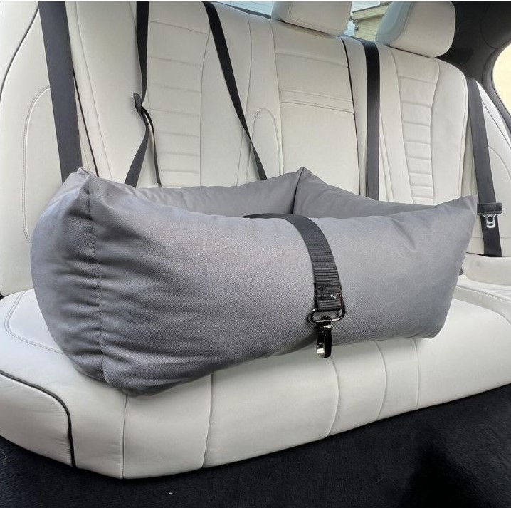 Viksu Turva koiran autoistuin harmaa 50×55×17 cm